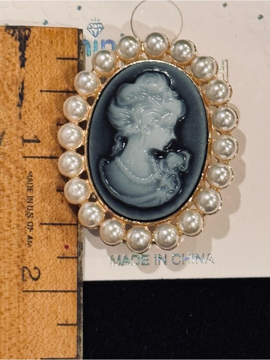 Vintage-Style Victorian Blue Cameo Brooch - Pearl NWT - Picture 6 of 8